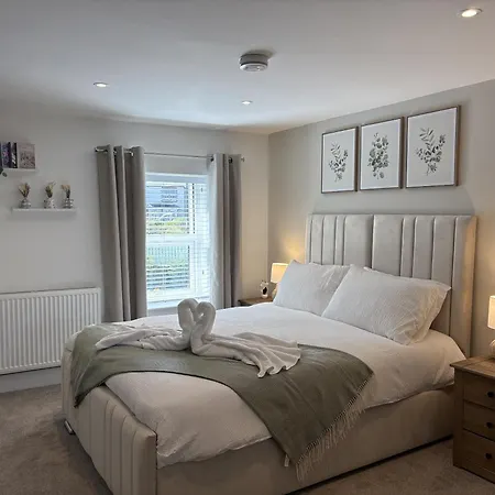 Tranquil Contemporary With Luxurious Jacuzzi *