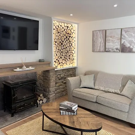 Tranquil Contemporary With Luxurious Jacuzzi בית נופש