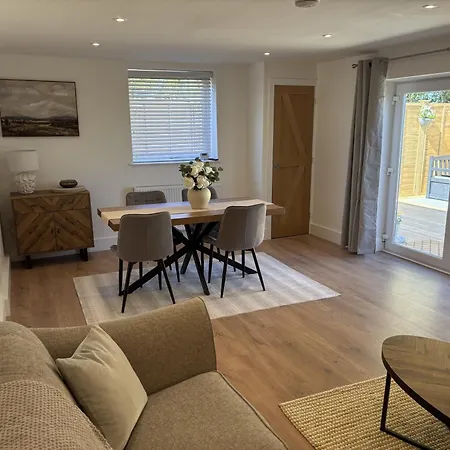 בית נופש Tranquil Contemporary With Luxurious Jacuzzi Brigham (Cumbria)