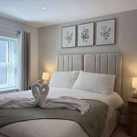 Tranquil Contemporary With Luxurious Jacuzzi *