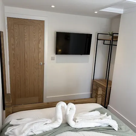 Tranquil Contemporary With Luxurious Jacuzzi Brigham (Cumbria)