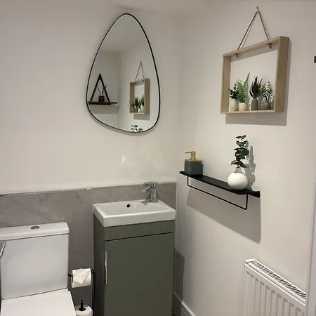 Tranquil Contemporary With Luxurious Jacuzzi * Brigham (Cumbria)